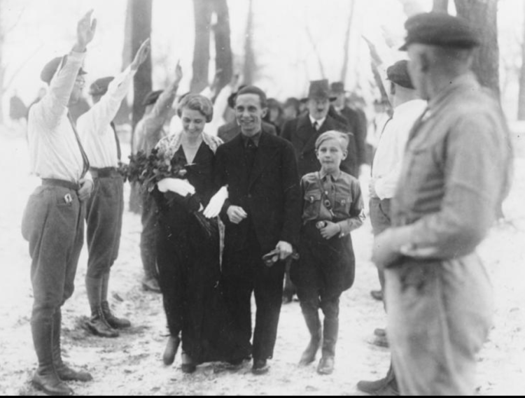 2016-10-29 13_30_31-Bundesarchiv Bild 183-R32860, Berlin, Trauung von Joseph und Magda Goebbels - Ha.png